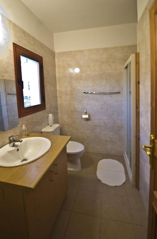 Lania Royal Oak House By Trulycyprus Villa Room photo