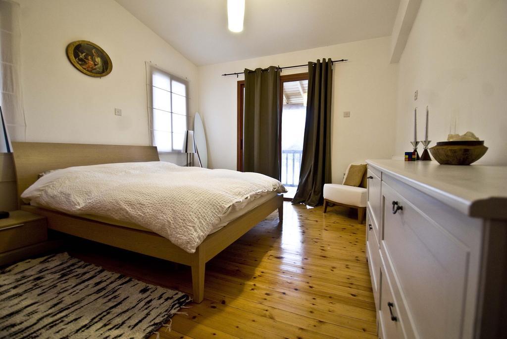 Lania Royal Oak House By Trulycyprus Villa Room photo